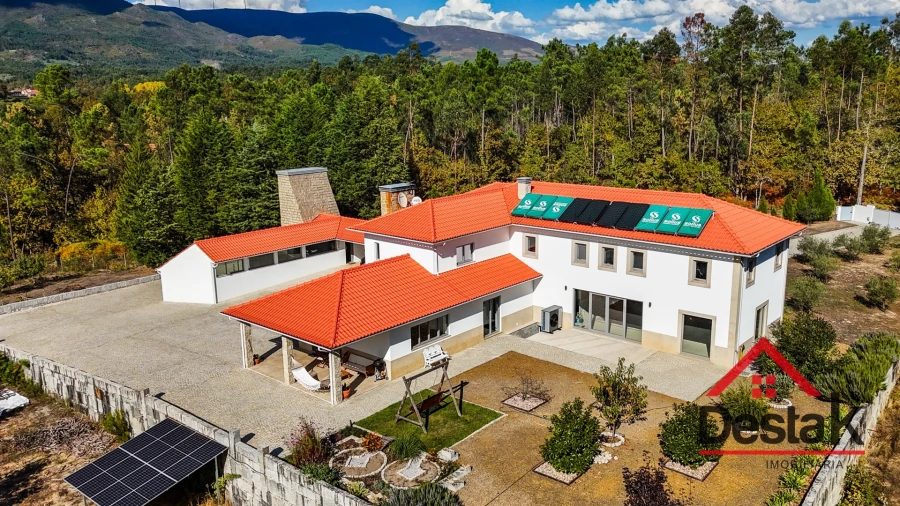 Moradia T5 para Venda em Santa Cruz da Trapa e São Cristóvão de Lafões Foto 3