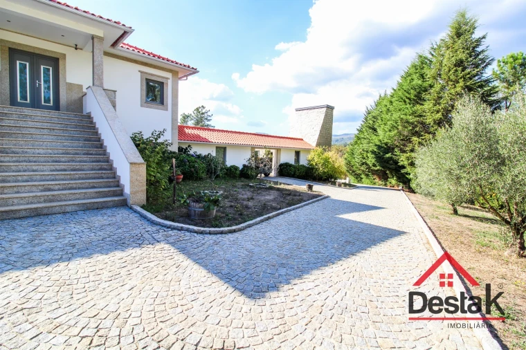 Moradia T5 para Venda em Santa Cruz da Trapa e São Cristóvão de Lafões Foto 5