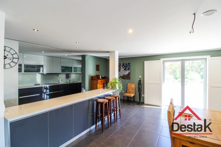 Moradia T5 para Venda em Santa Cruz da Trapa e São Cristóvão de Lafões Foto 14