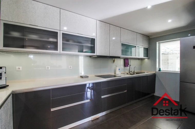 Moradia T5 para Venda em Santa Cruz da Trapa e São Cristóvão de Lafões Foto 13