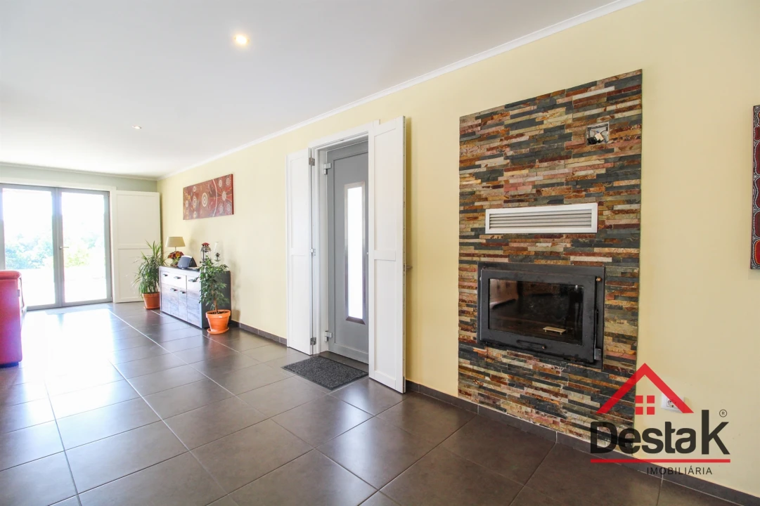 Moradia T5 para Venda em Santa Cruz da Trapa e São Cristóvão de Lafões Foto 10