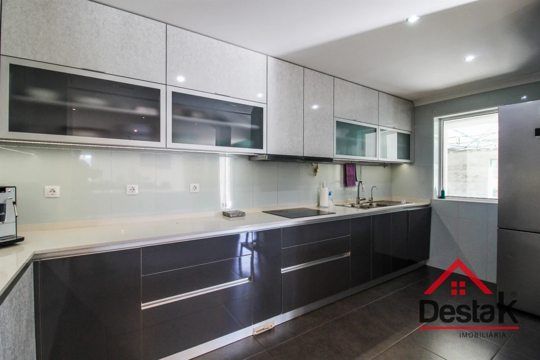 Moradia T5 para Venda em Santa Cruz da Trapa e São Cristóvão de Lafões Foto 13