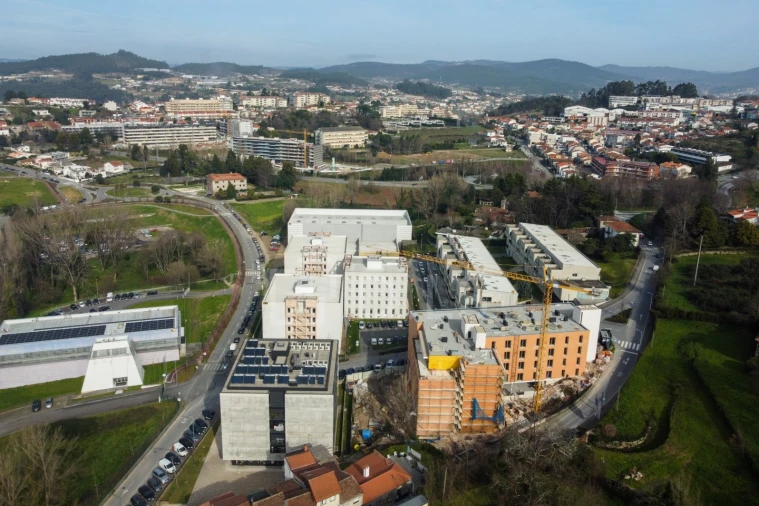 Apartamento T1 para Venda em Azurem Foto 24