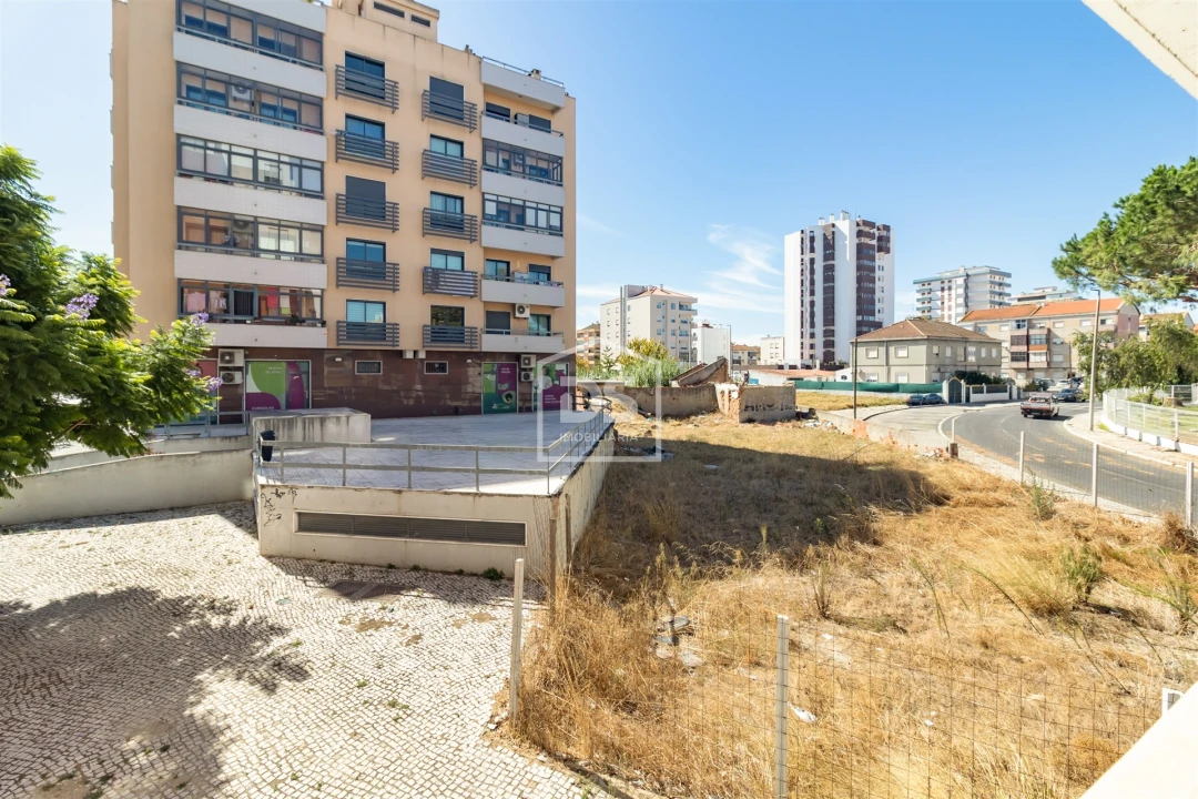 Apartamento T3 para Arrendamento em Alto do Seixalinho, Santo André e Verderena Foto 36