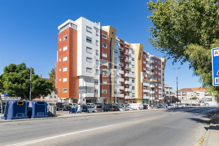 Apartamento T3 para Arrendamento em Alto do Seixalinho, Santo André e Verderena Foto 42