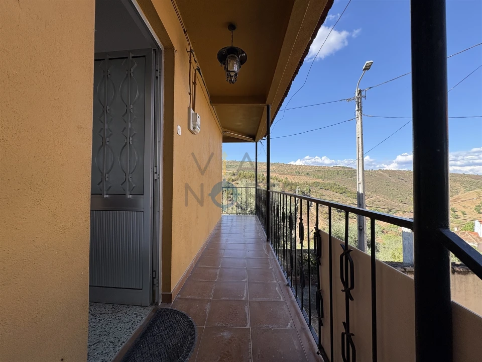 Moradia T2 para Venda em Ferradosa e Sendim da Serra Foto 10