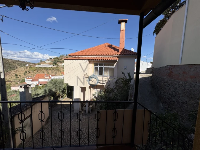 Moradia T2 para Venda em Ferradosa e Sendim da Serra Foto 12