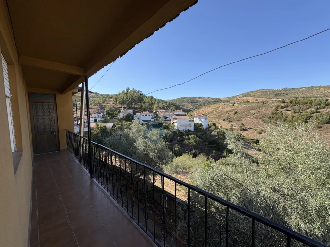 Moradia T2 para Venda em Ferradosa e Sendim da Serra Foto 11