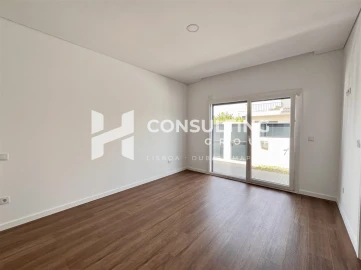 Moradia T4 para Venda em Fernao Ferro