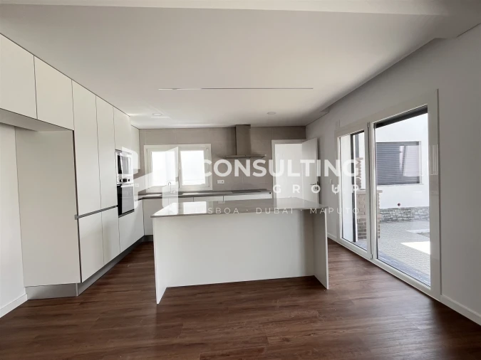 Moradia T4 para Venda em Fernao Ferro Foto 4