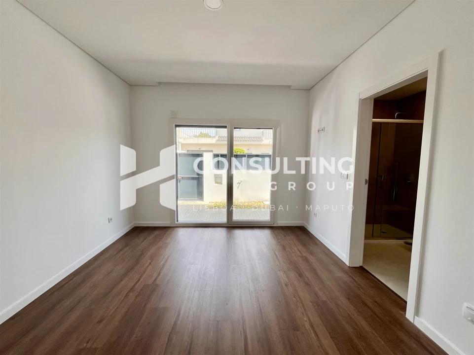 Moradia T4 para Venda em Fernao Ferro Foto 24