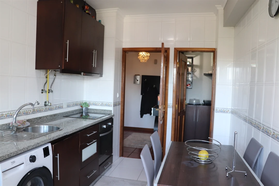 Apartamento T2 para Venda em Carvalhosa Foto 13