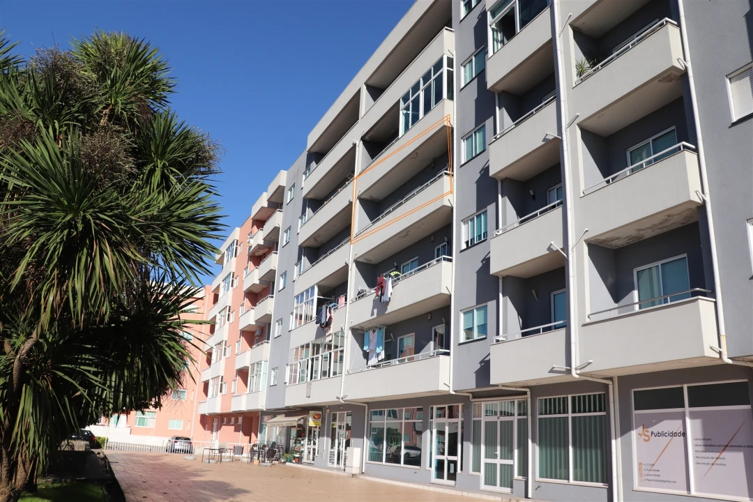 Apartamento T2 para Venda em Carvalhosa Foto 1