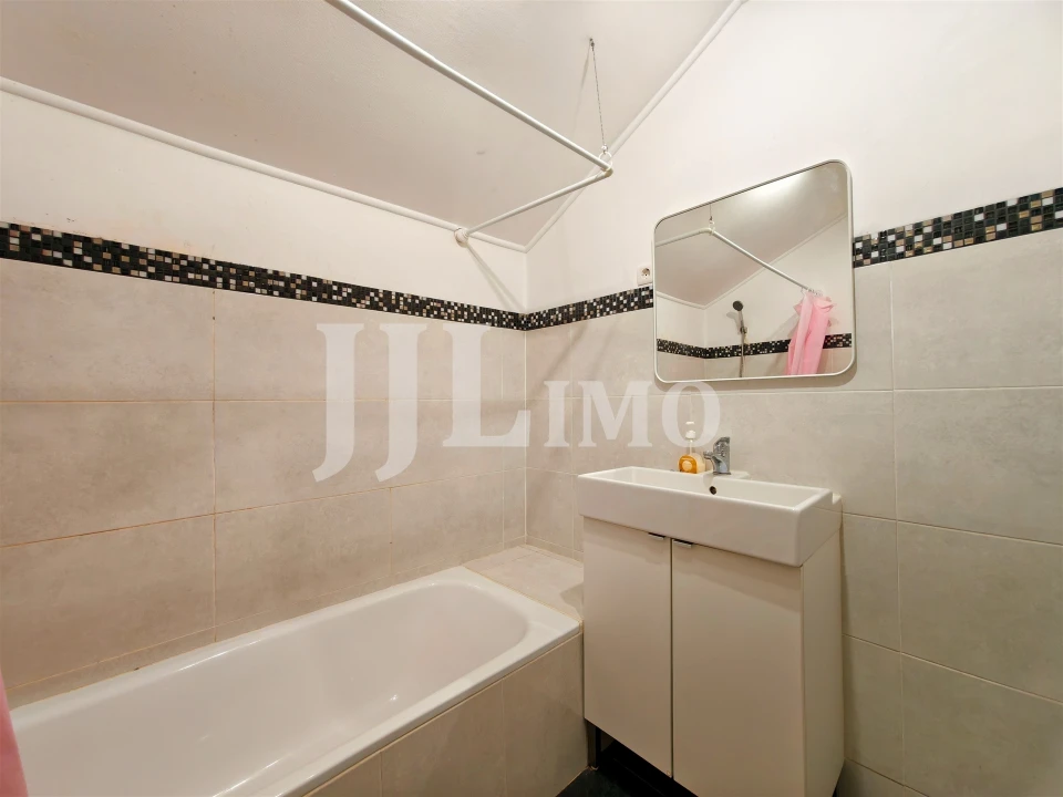 Apartamento T2 para Venda em Santo António Foto 10