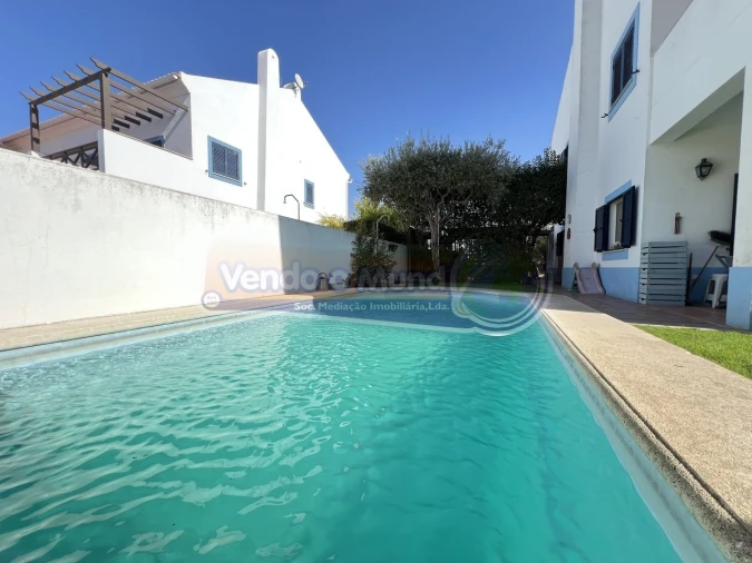 Moradia T4 para Venda em Santo Estêvão