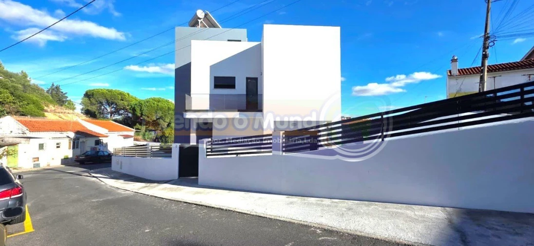 Moradia T4 para Venda em Alverca do Ribatejo e Sobralinho Foto 1