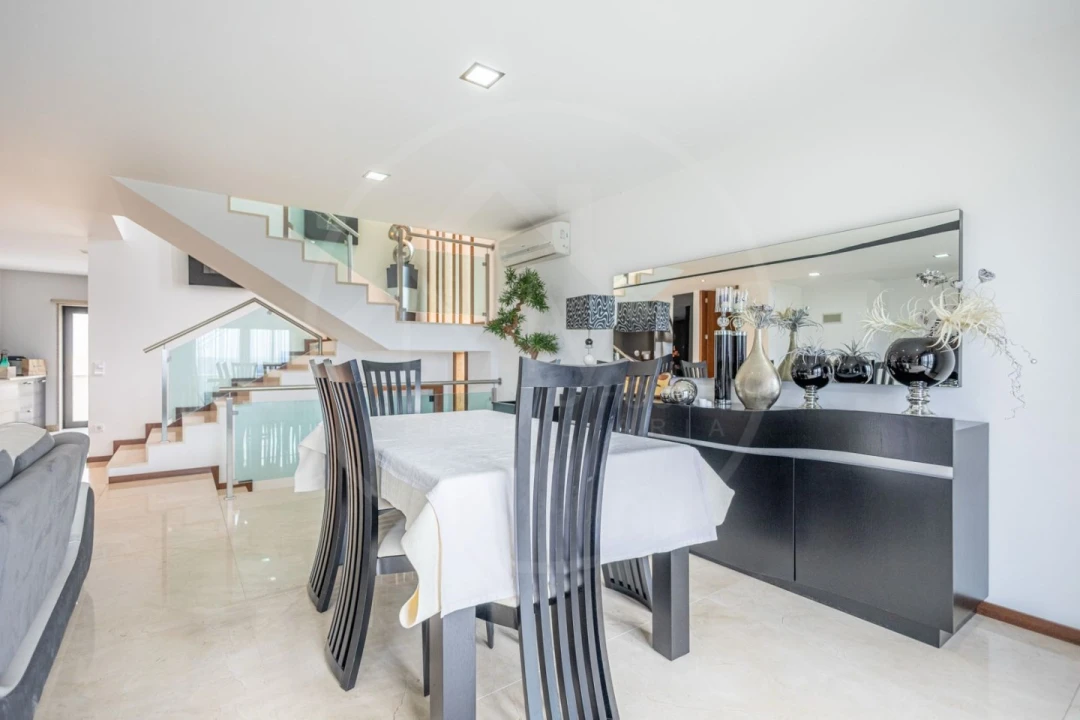 Moradia T4 para Venda em Urgezes Foto 5