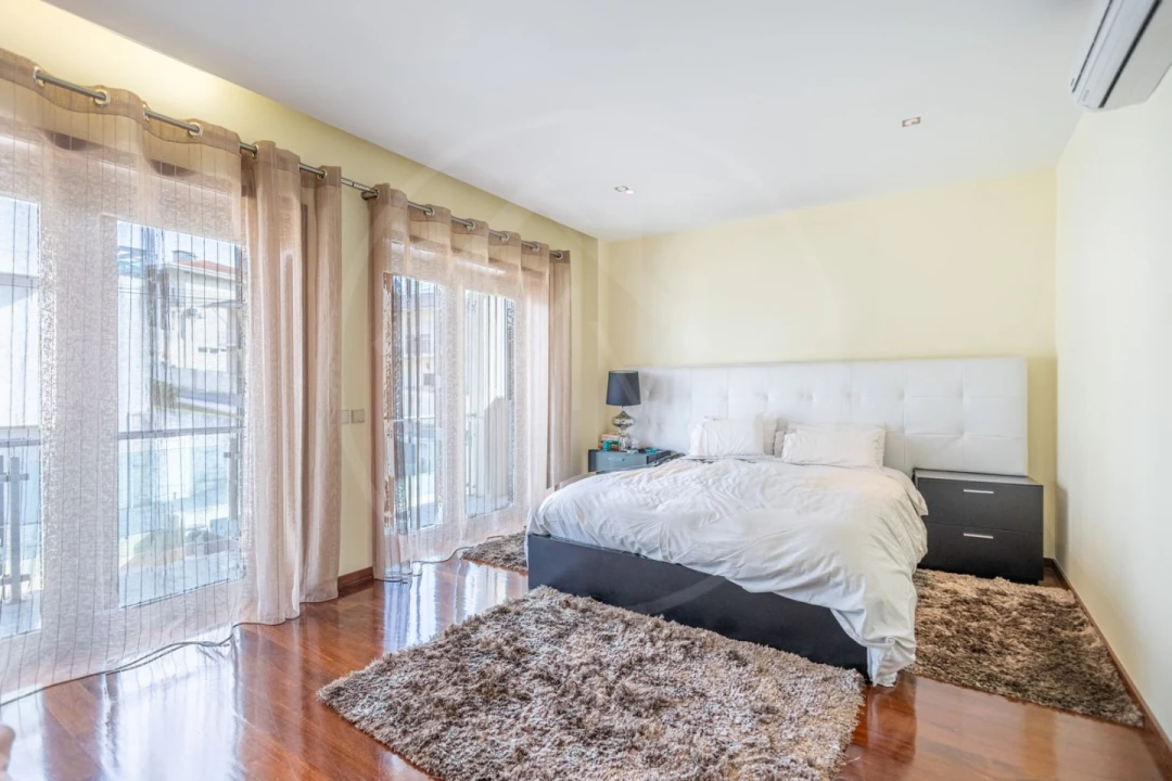 Moradia T4 para Venda em Urgezes Foto 8