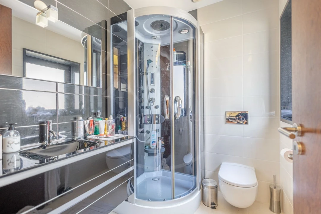 Moradia T4 para Venda em Urgezes Foto 9