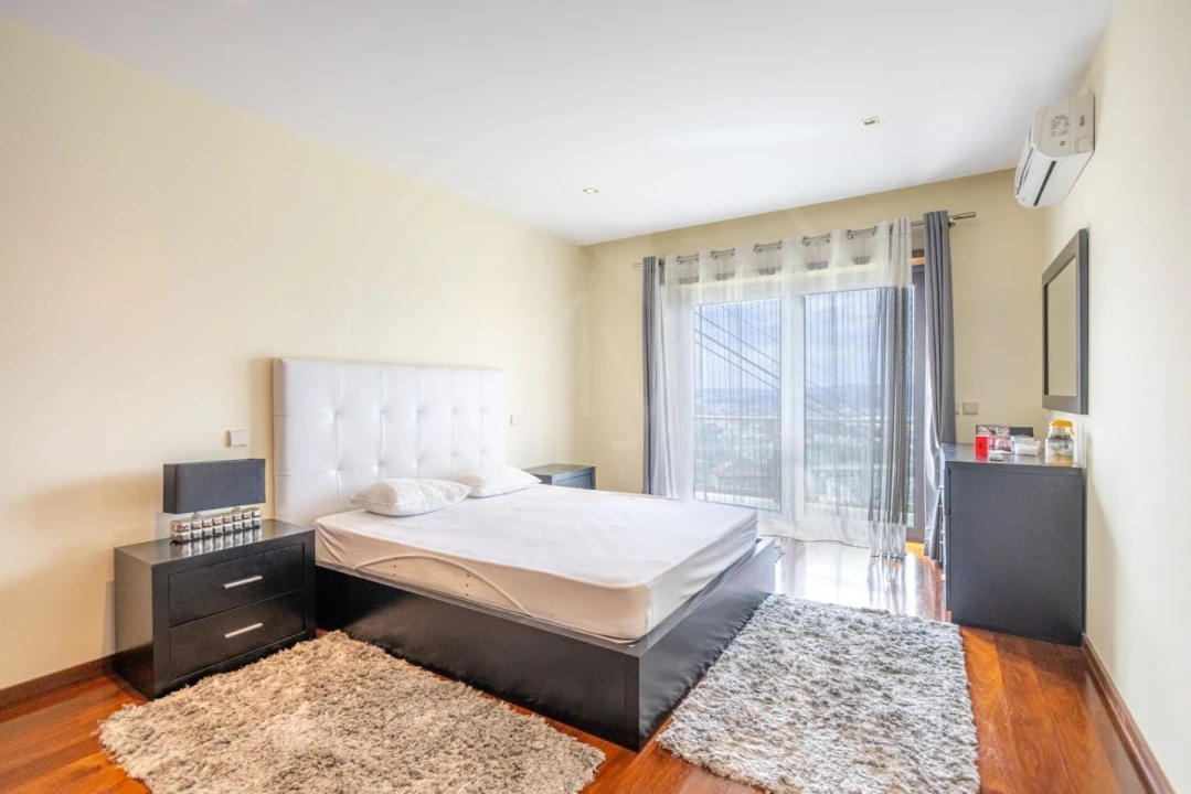 Moradia T4 para Venda em Urgezes Foto 10