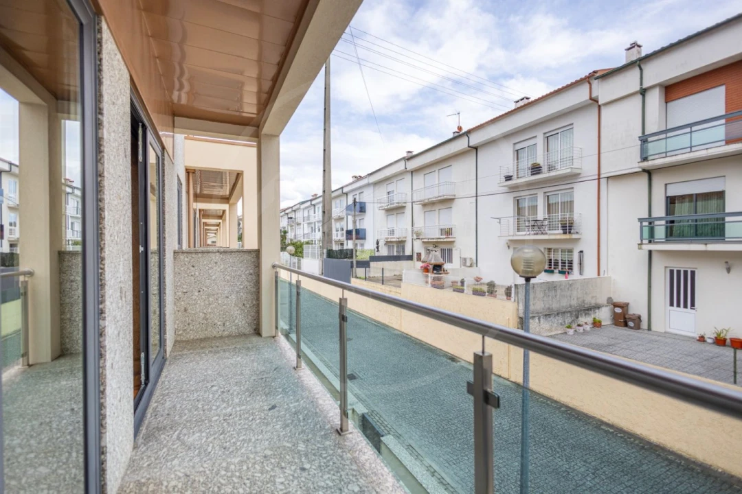 Moradia T4 para Venda em Urgezes Foto 21