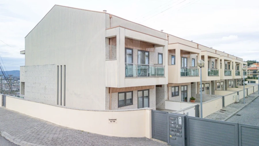 Moradia T4 para Venda em Urgezes Foto 1