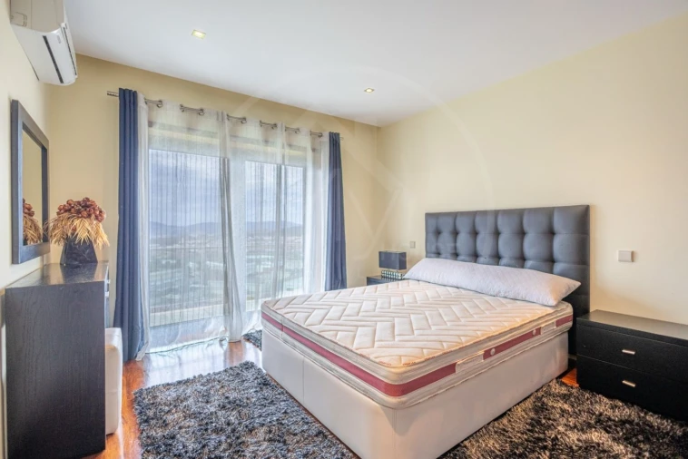 Moradia T4 para Venda em Urgezes Foto 11