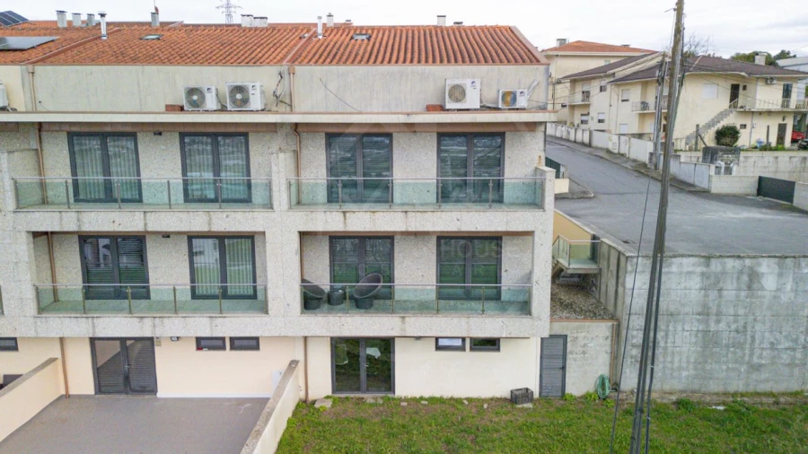 Moradia T4 para Venda em Urgezes Foto 18