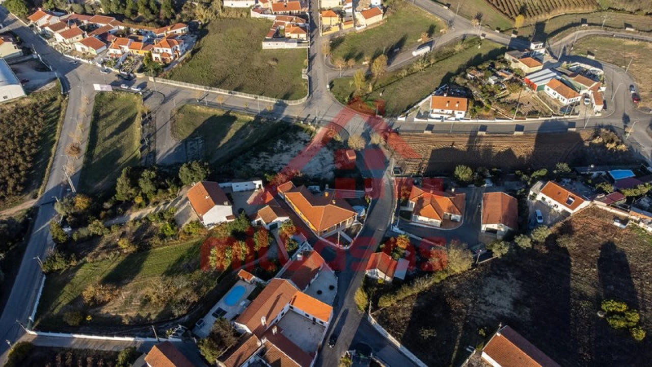 Moradia T2 para Venda em Maxial e Monte Redondo Foto 21