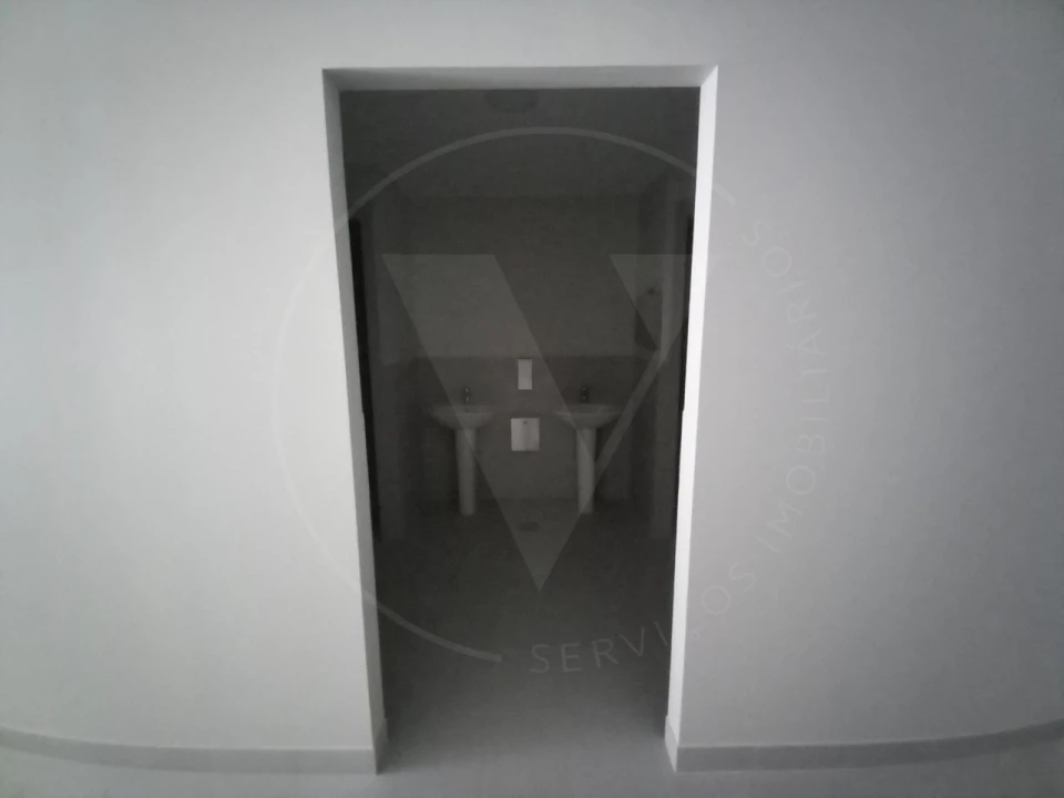 Loja para Arrendamento em Nossa Senhora da Conceição, São Pedro e São Dinis Foto 3