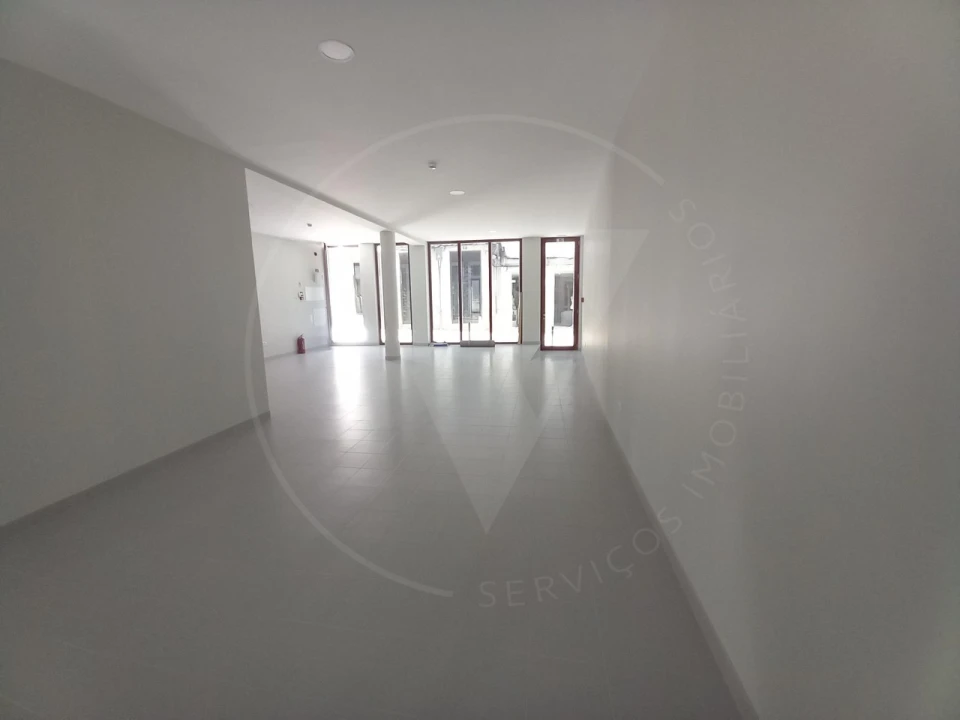 Loja para Arrendamento em Nossa Senhora da Conceição, São Pedro e São Dinis Foto 2