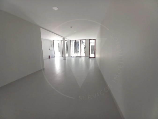 Loja para Arrendamento em Nossa Senhora da Conceição, São Pedro e São Dinis Foto 2