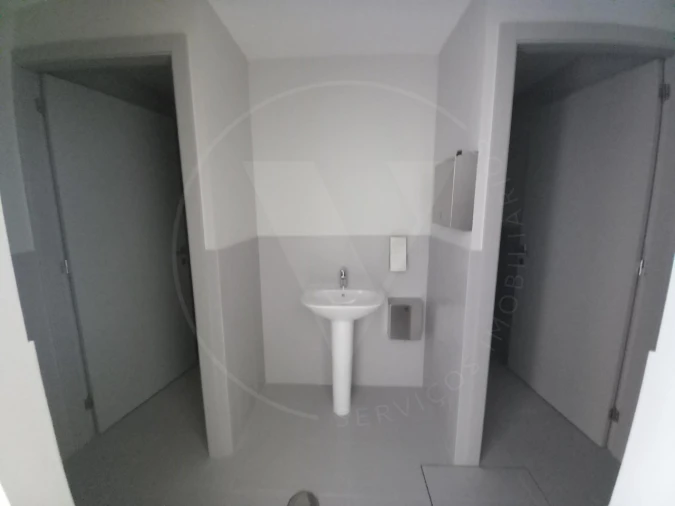 Loja para Arrendamento em Nossa Senhora da Conceição, São Pedro e São Dinis Foto 7