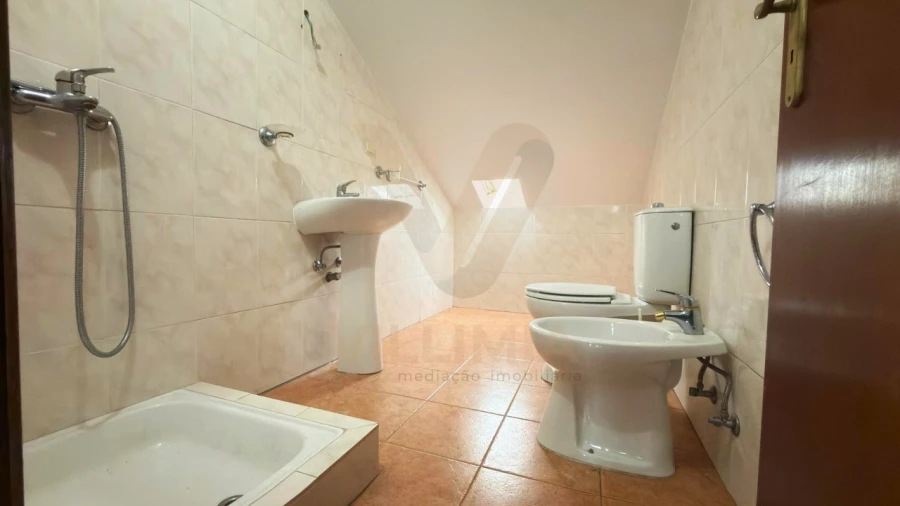 Moradia T5 para Venda em Fontão Foto 23