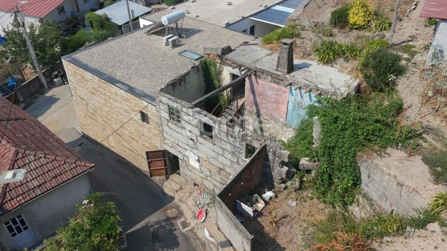 Moradia T3 para Venda em Vale (São Cosme), Telhado e Portela