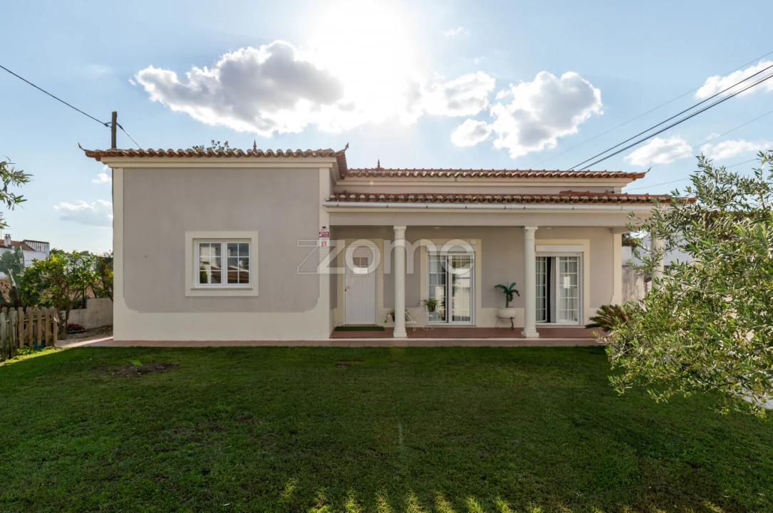 Moradia T6 para Venda em Fazendas de Almeirim Foto 2