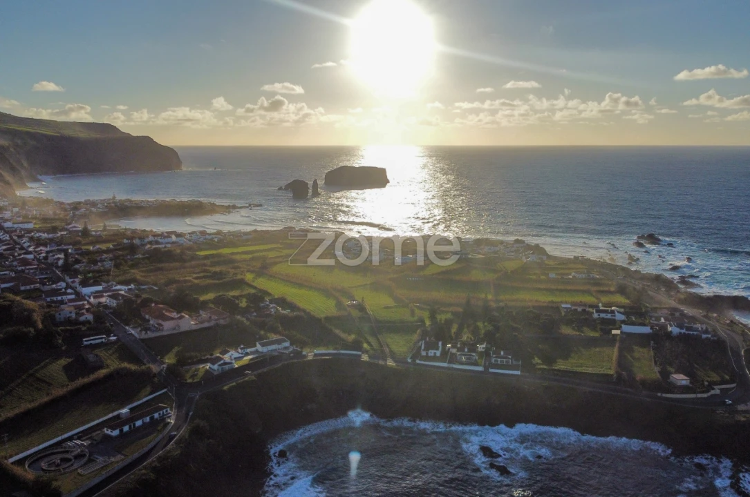 Moradia T3 para Venda em Mosteiros Foto 1