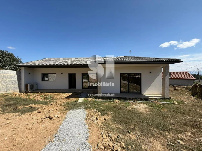 Moradia T3 para Venda em Cavernães