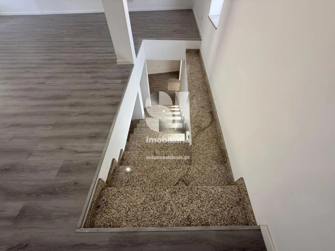 Moradia T3 para Venda em Cavernães Foto 3