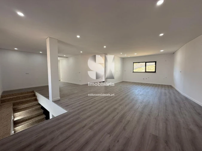 Moradia T3 para Venda em Cavernães Foto 7