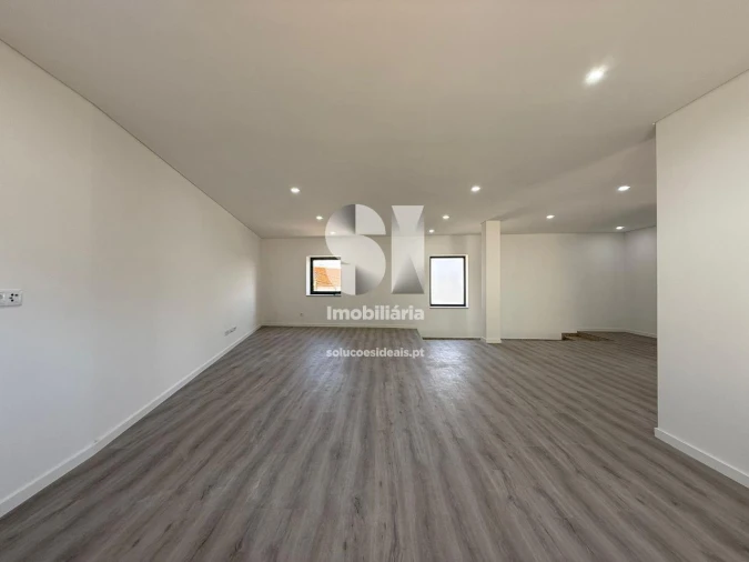 Moradia T3 para Venda em Cavernães Foto 11