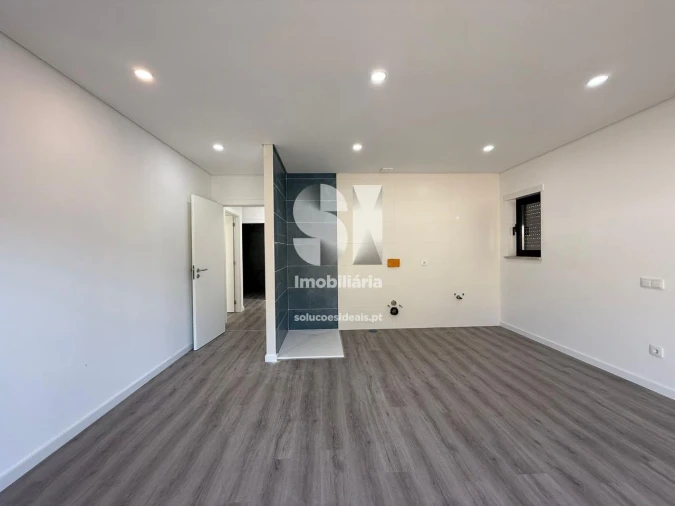 Moradia T3 para Venda em Cavernães Foto 14