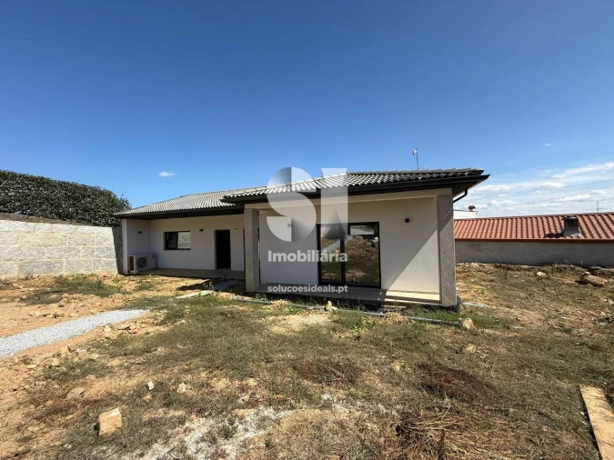 Moradia T3 para Venda em Cavernães Foto 17