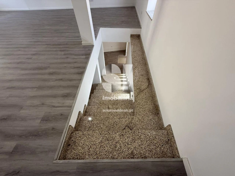 Moradia T3 para Venda em Cavernães Foto 3