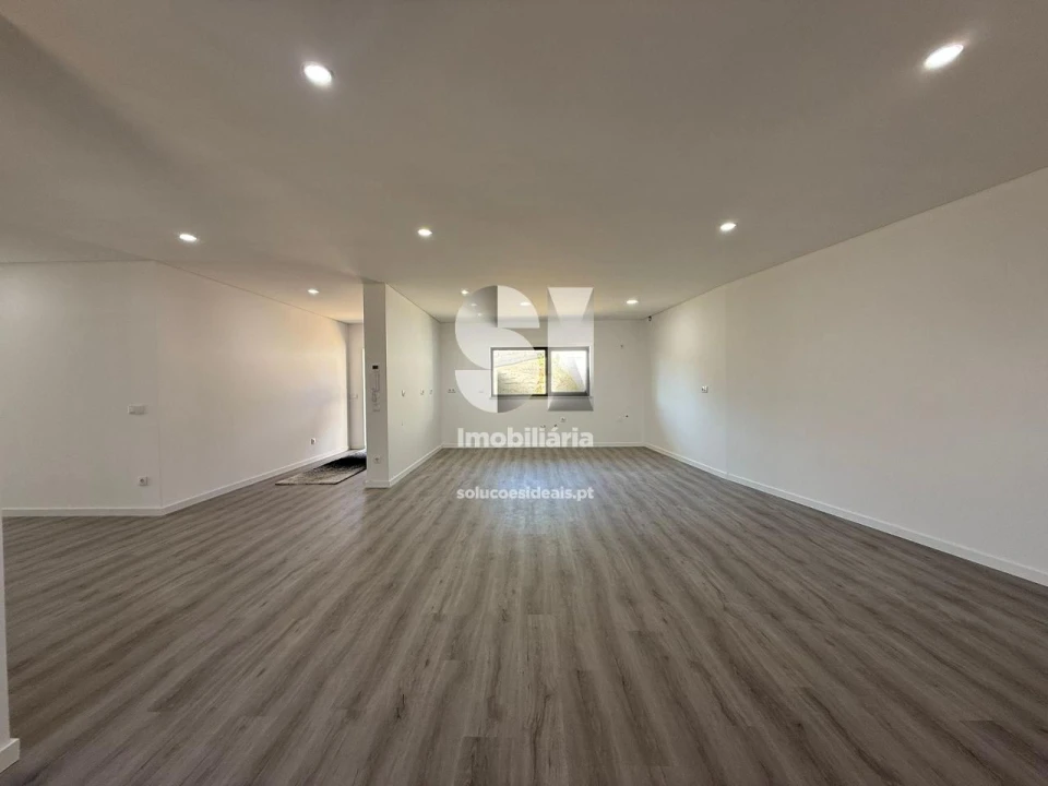 Moradia T3 para Venda em Cavernães Foto 6