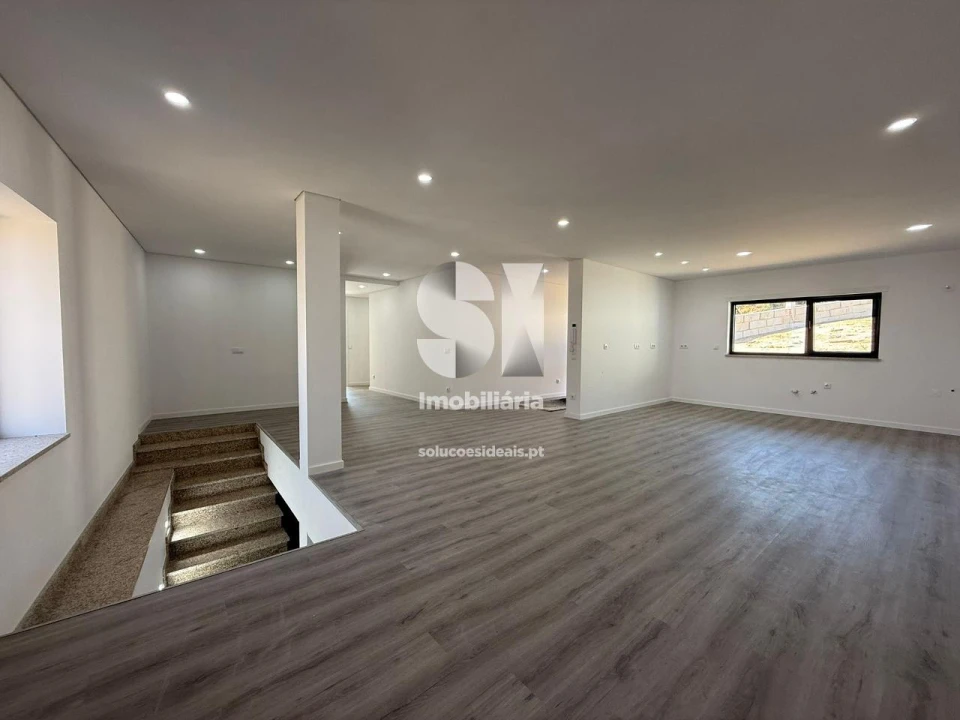 Moradia T3 para Venda em Cavernães Foto 15