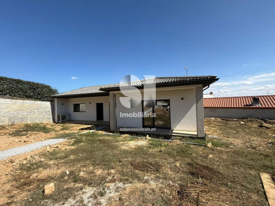 Moradia T3 para Venda em Cavernães Foto 17