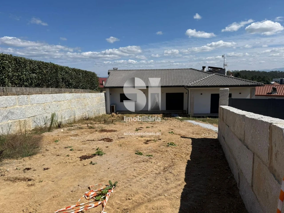 Moradia T3 para Venda em Cavernães Foto 21