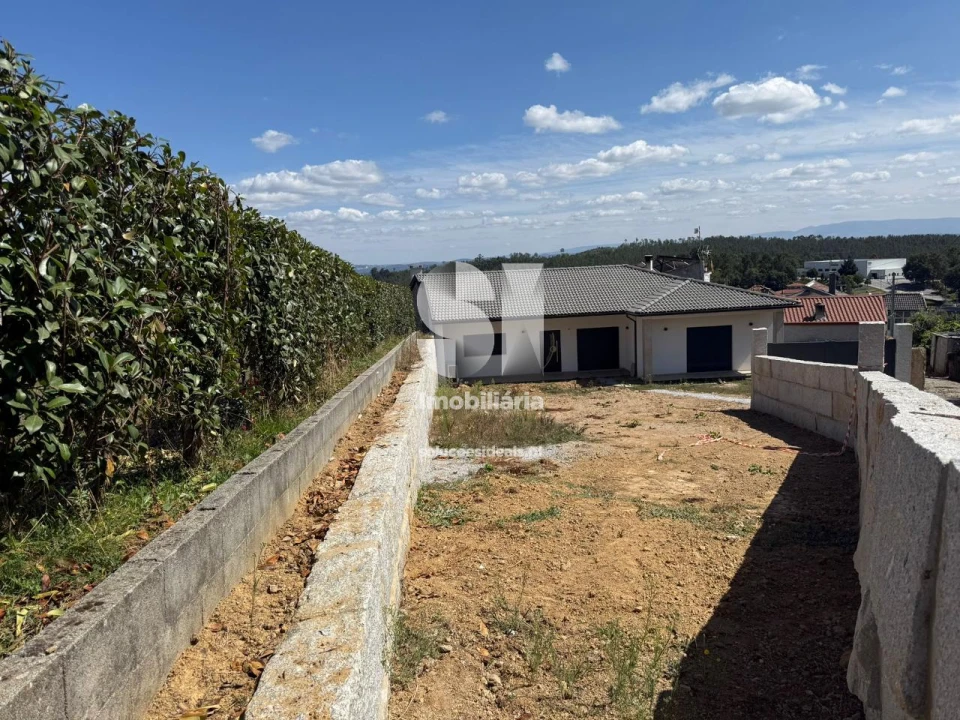 Moradia T3 para Venda em Cavernães Foto 22