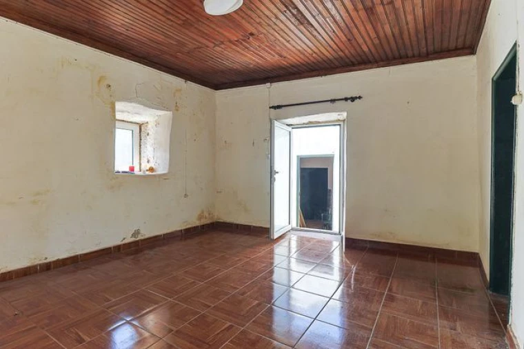 Moradia T2 para Venda em Pousaflores Foto 3